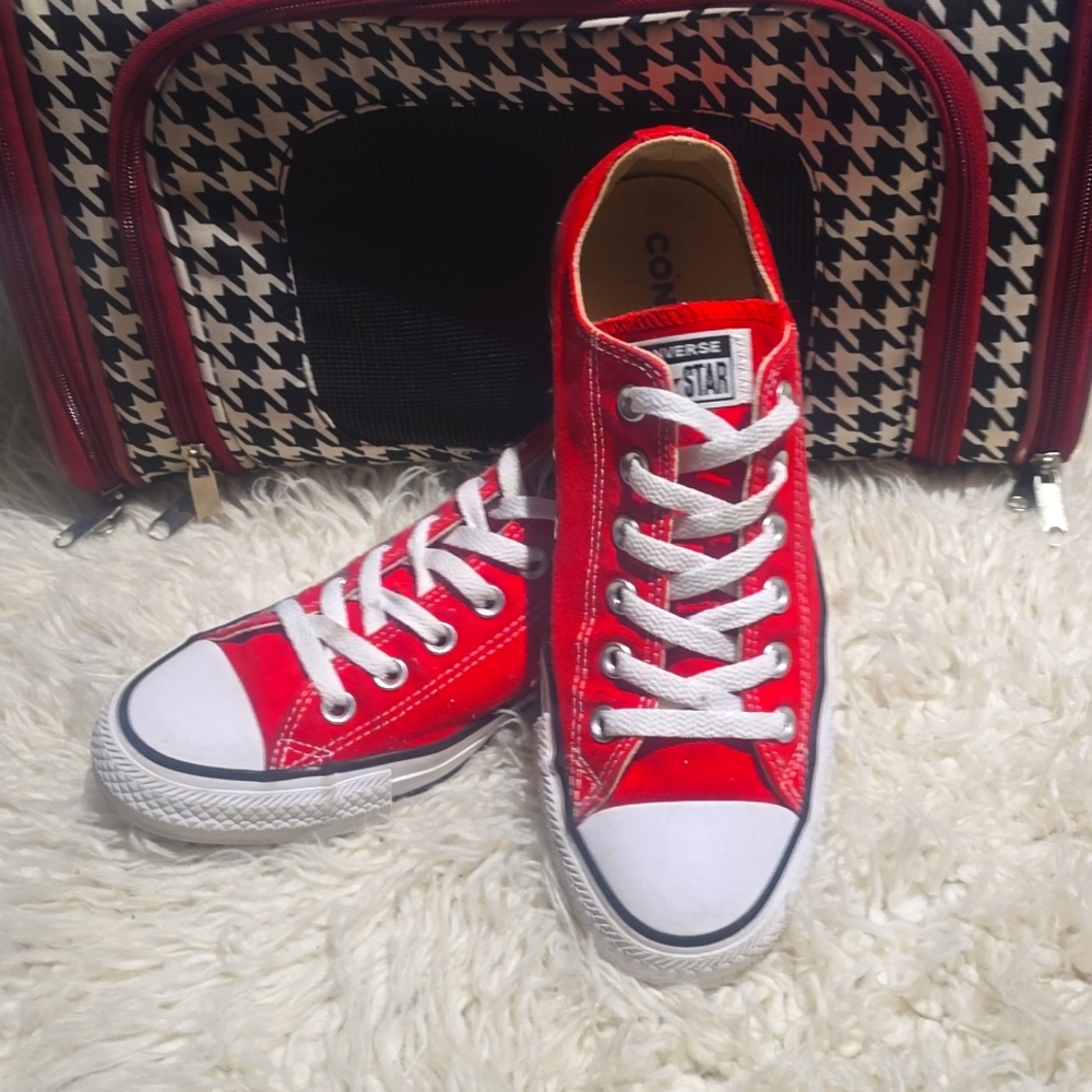 Converse Sneakers Women's Size 9 (RED)